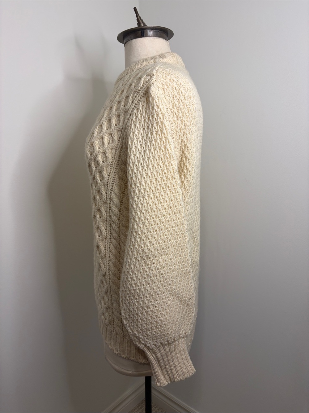 Vintage CHEVIOT CRAFTS Scottish Aran Cable Knit Wool Sweater Cream SIZE LARGE - Picture 11 of 13